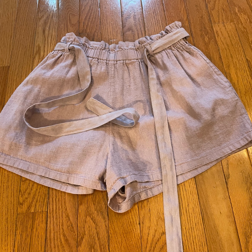 Hollister 
Medium